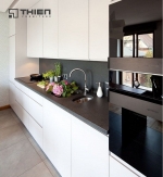 Cánh tủ bếp Acrylic 2 mặt có cần thiết không?